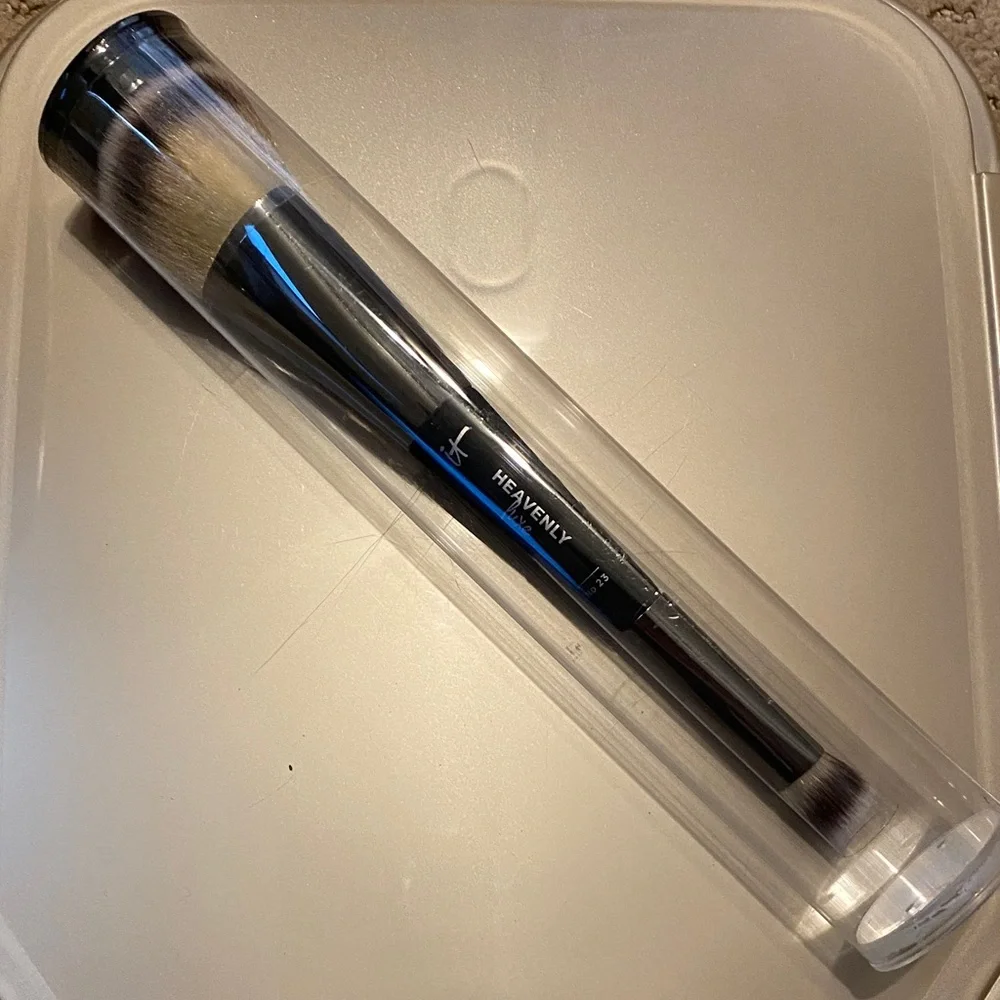 it cosmetics Heavenly Luxe Dual Ended Makeup Brush - Black and Cream